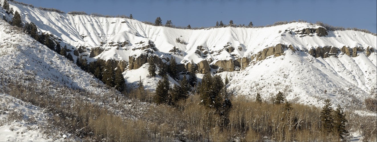 Snowmass Cliff With Snow, Superzoom 750mm detail